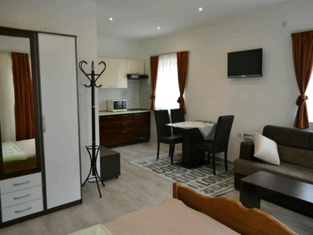 Guest House First Stop Rakovica Zewnętrze zdjęcie