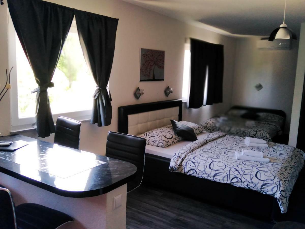 Guest House First Stop Rakovica Zewnętrze zdjęcie